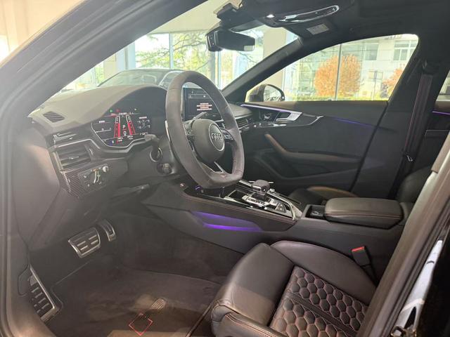 Audi RS 4 2023 car image #14