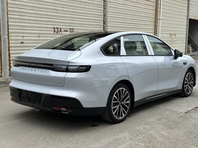 零跑汽车 零跑B01 2025 汽车图片 #14