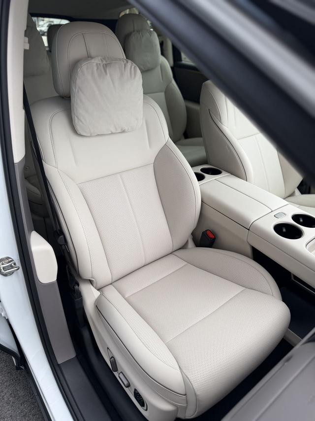 Li i8 2025 image de voiture #14