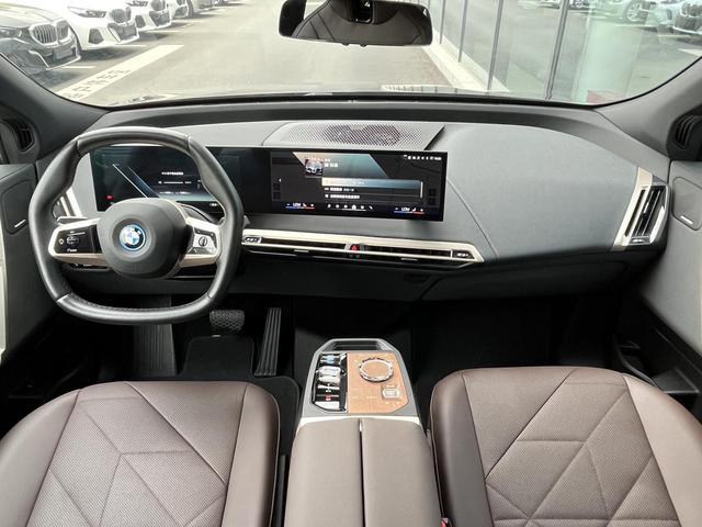 BMW iX 2024 immagine di auto #14