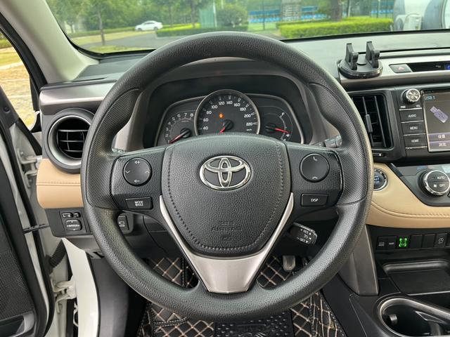 Toyota RAV4 Hybird E+ 2016 car image #14