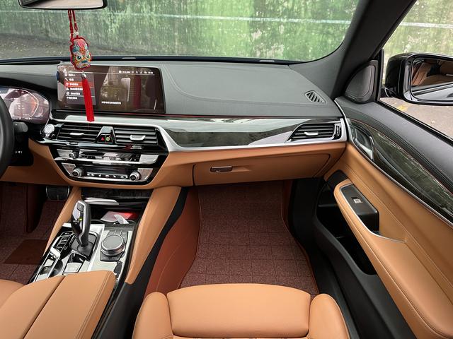 BMW 6 Series GT 2023 car image #14