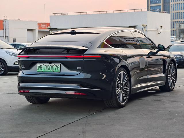 蔚来 蔚来ET9 2025 汽车图片 #14