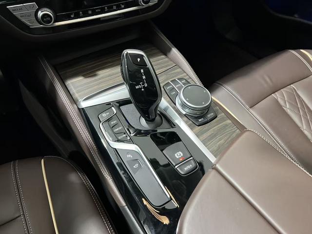 BMW i5 M60 2019 #14 BMW i5 M60 2019 car image #14