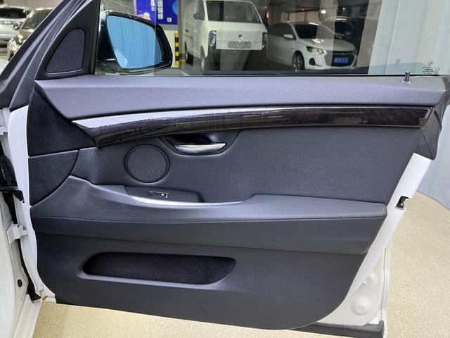 BMW X7 M60i 2014 #14 BMW X7 M60i 2014 car image #14