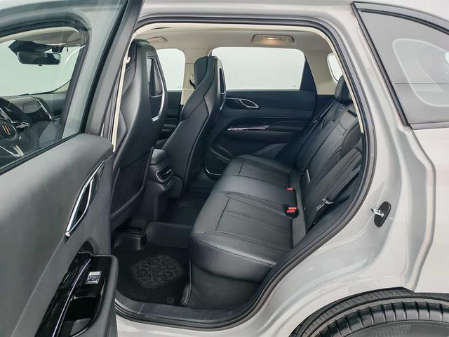 HongQi HS3 2024 #14 HongQi HS3 2024 car image #14