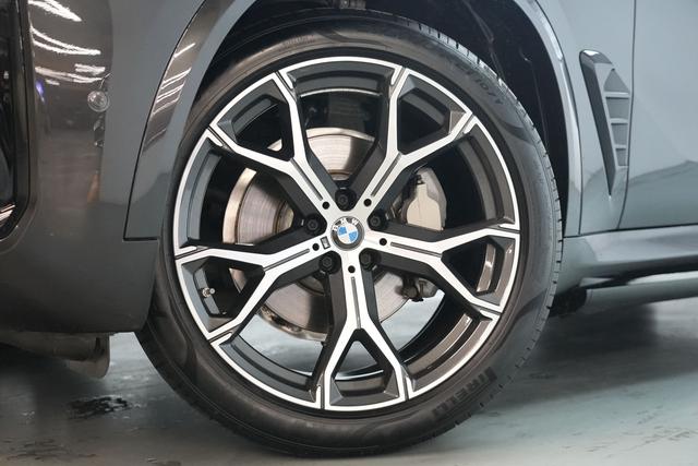 BMW X5 2023 car image #14