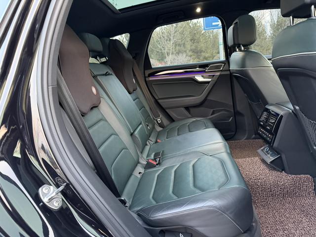 Volkswagen Touareg 2018 car image #14