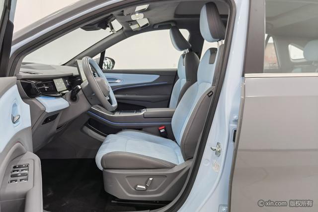 Livan 7 2023 car image #14