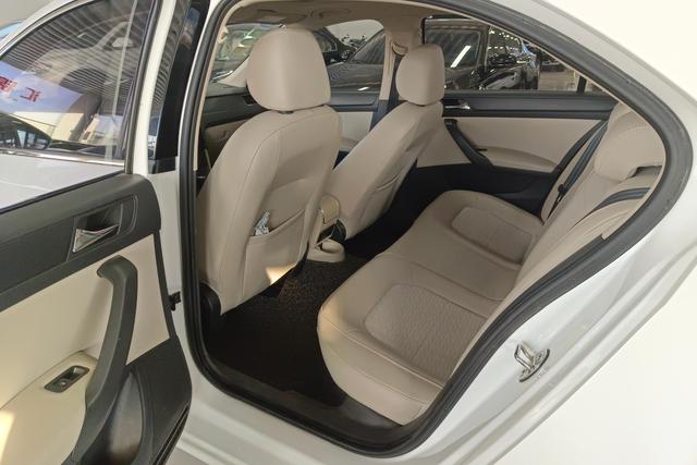 Skoda Rapid 2017 car image #14