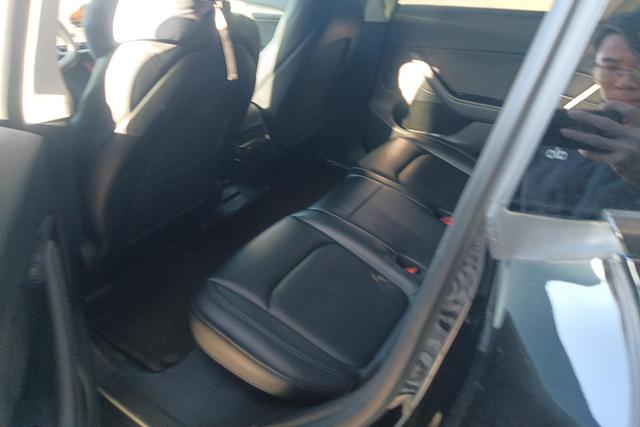 Tesla Model Y 2023 car image #14
