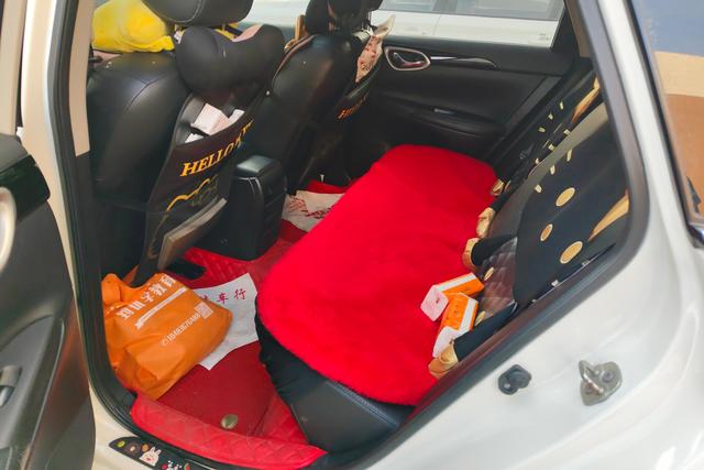 Nissan 2019 car image #14