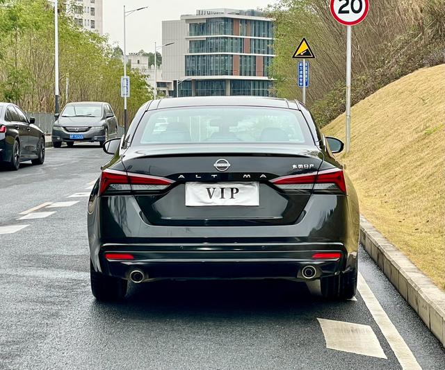 Nissan Teana 2023 car image #14