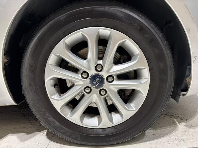 Ford Focus 2013 car image #14