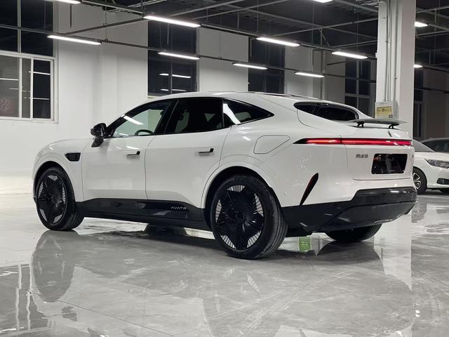 Avatr 11 2023 car image #14