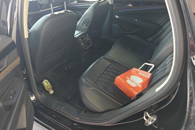 Volkswagen Passat 2019 car image #14