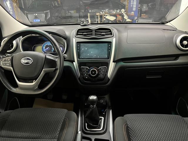 SWM斯威汽车 SWM斯威X3 2018 汽车图片 #14