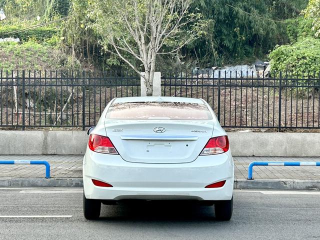 Hyundai Reina 2013 car image #14