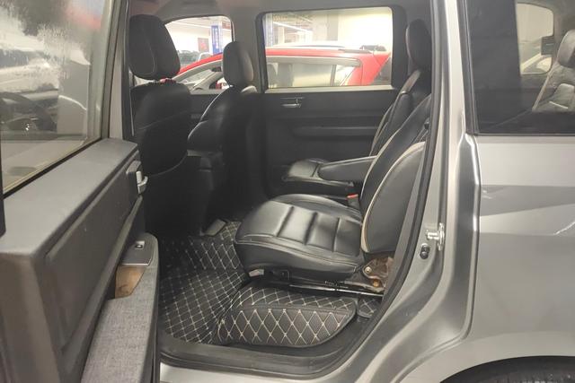 五菱汽车 五菱宏光PLUS 2021 #14 五菱汽车 五菱宏光PLUS 2021 汽车图片 #14