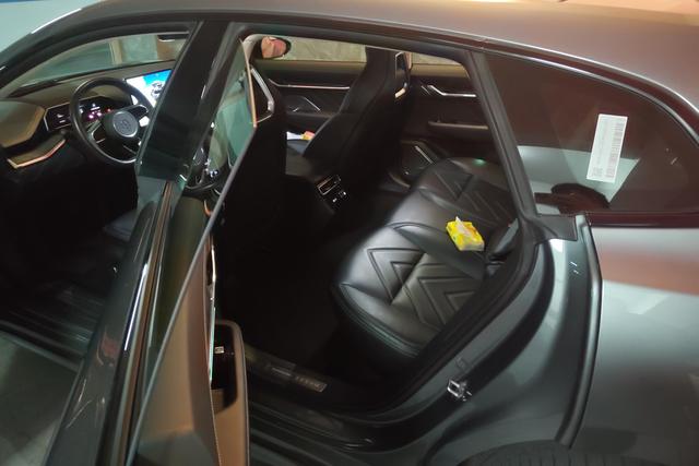 Zeekr 001 2024 immagine di auto #14