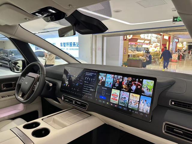 理想汽车 理想MEGA 2025 汽车图片 #14