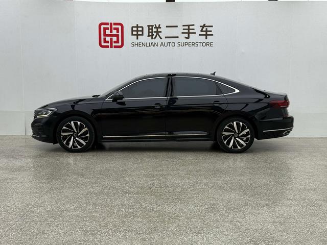 Volkswagen Passat 2023 car image #14