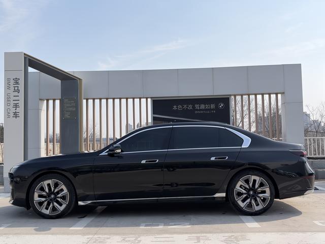 BMW 7 Series 2024 car image #14