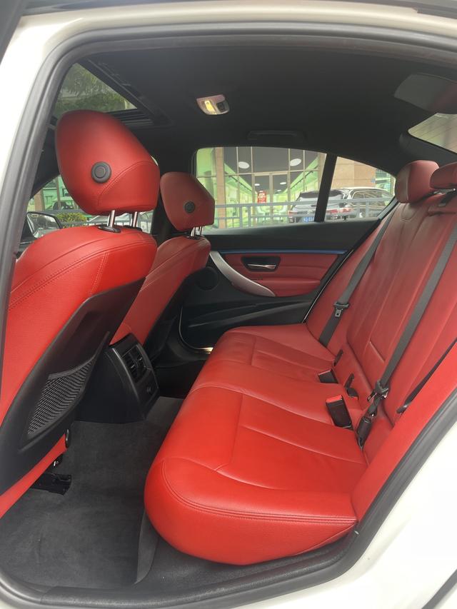 BMW 3 Series 2019 car image #14