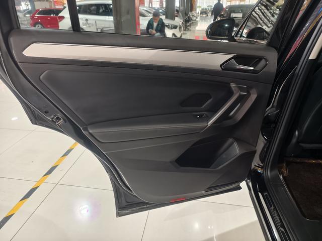 Volkswagen Tiguan L 2020 car image #14