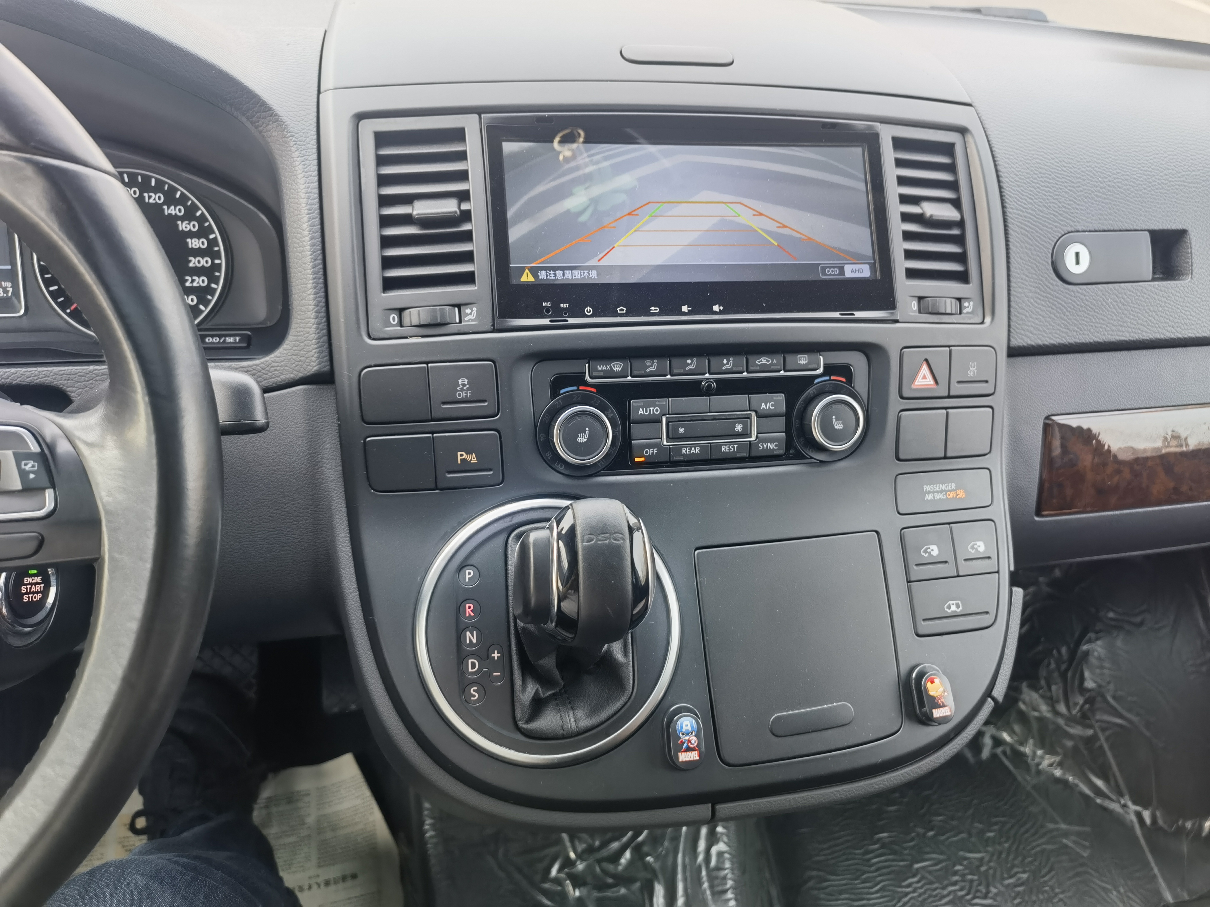 Volkswagen Multivan 2015 car image #14