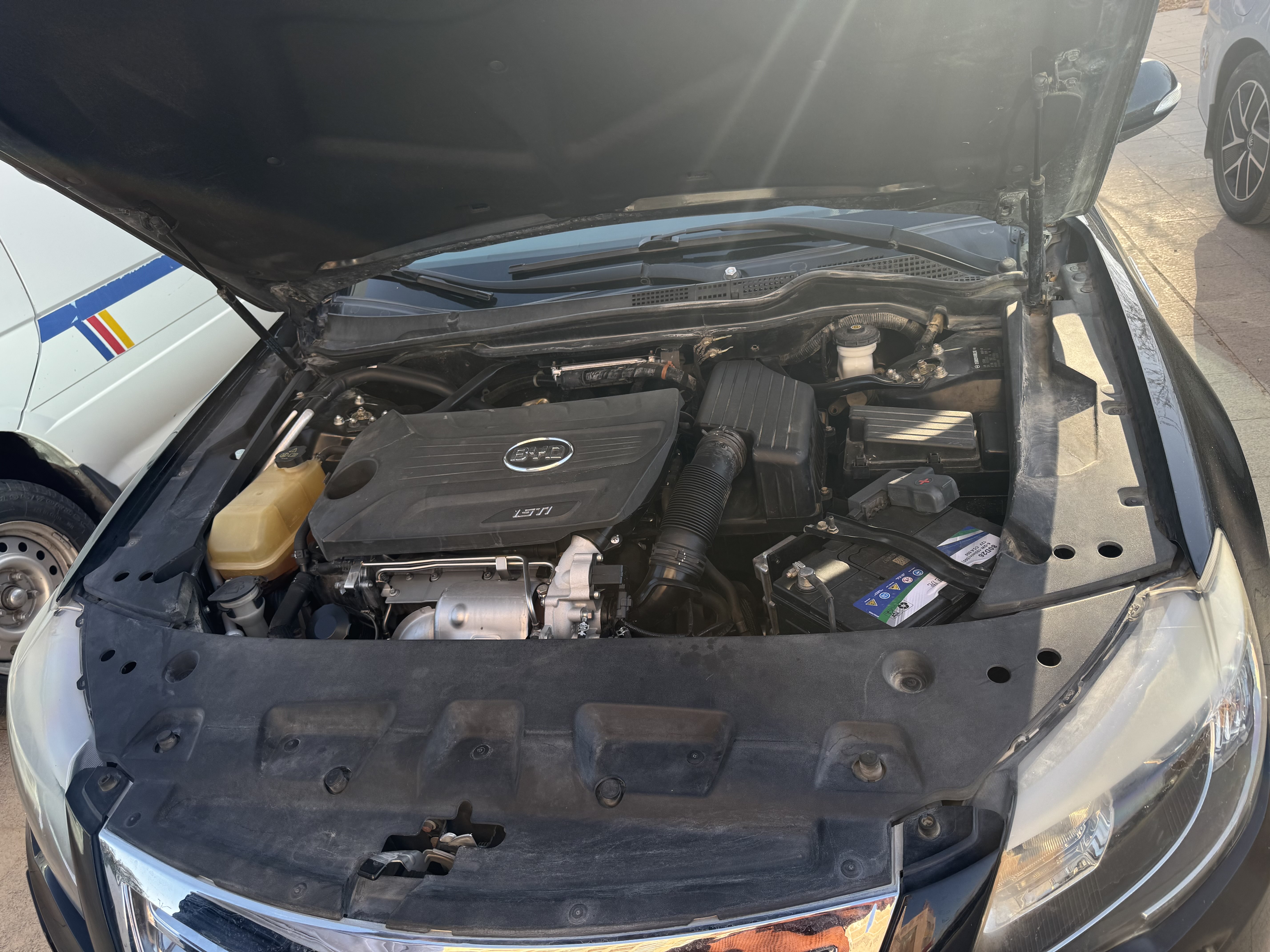 BYD G6 2013 car image #14