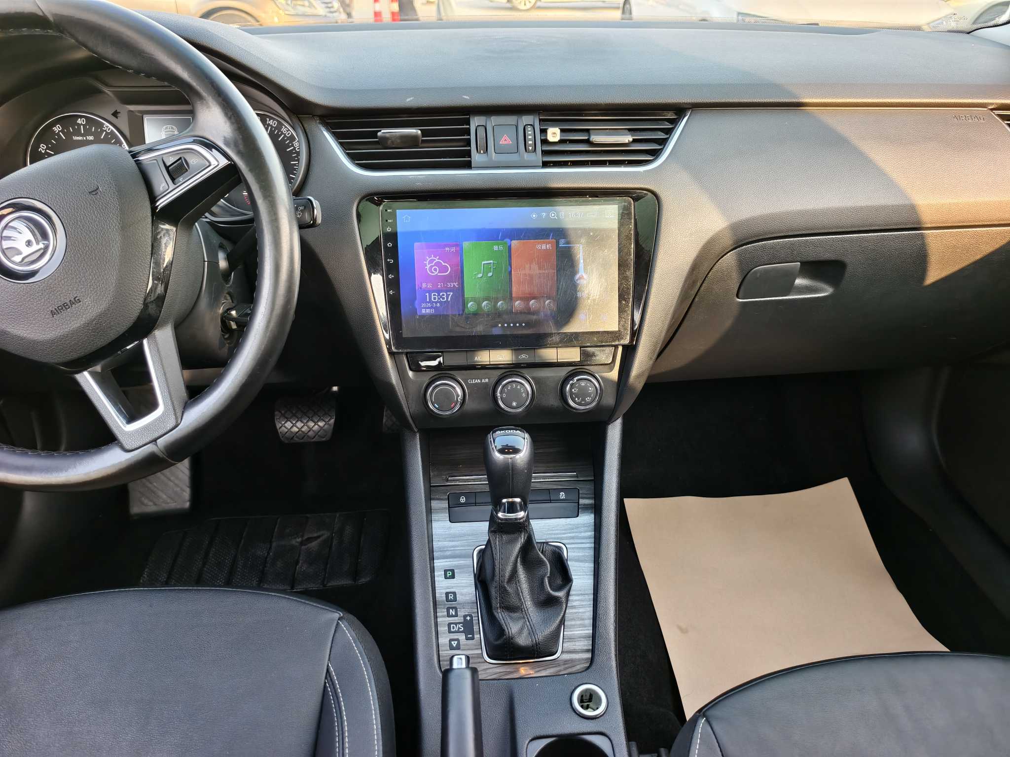 Skoda Octavia 2017 car image #14