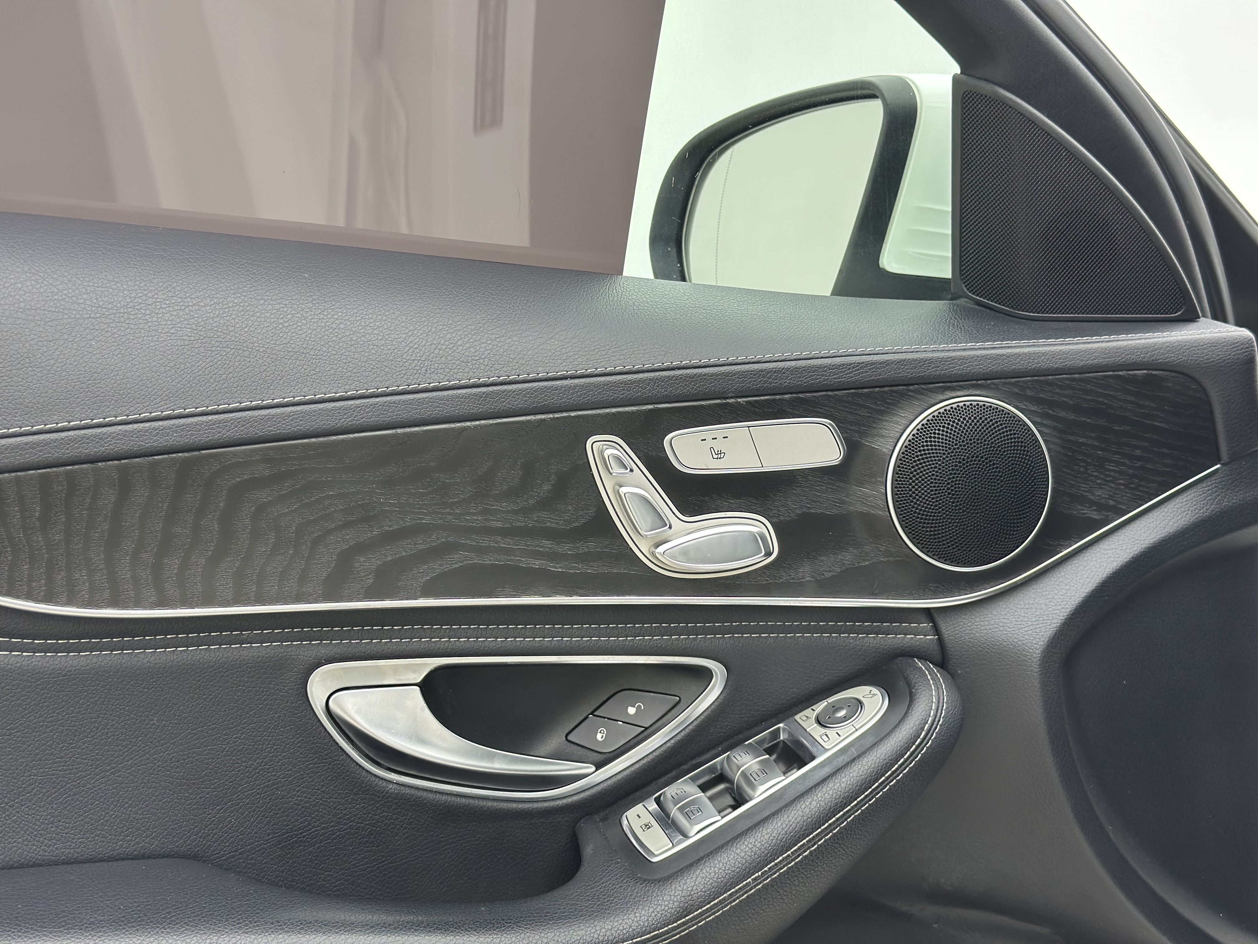 Mercedes-Benz C Class 2016 car image #14
