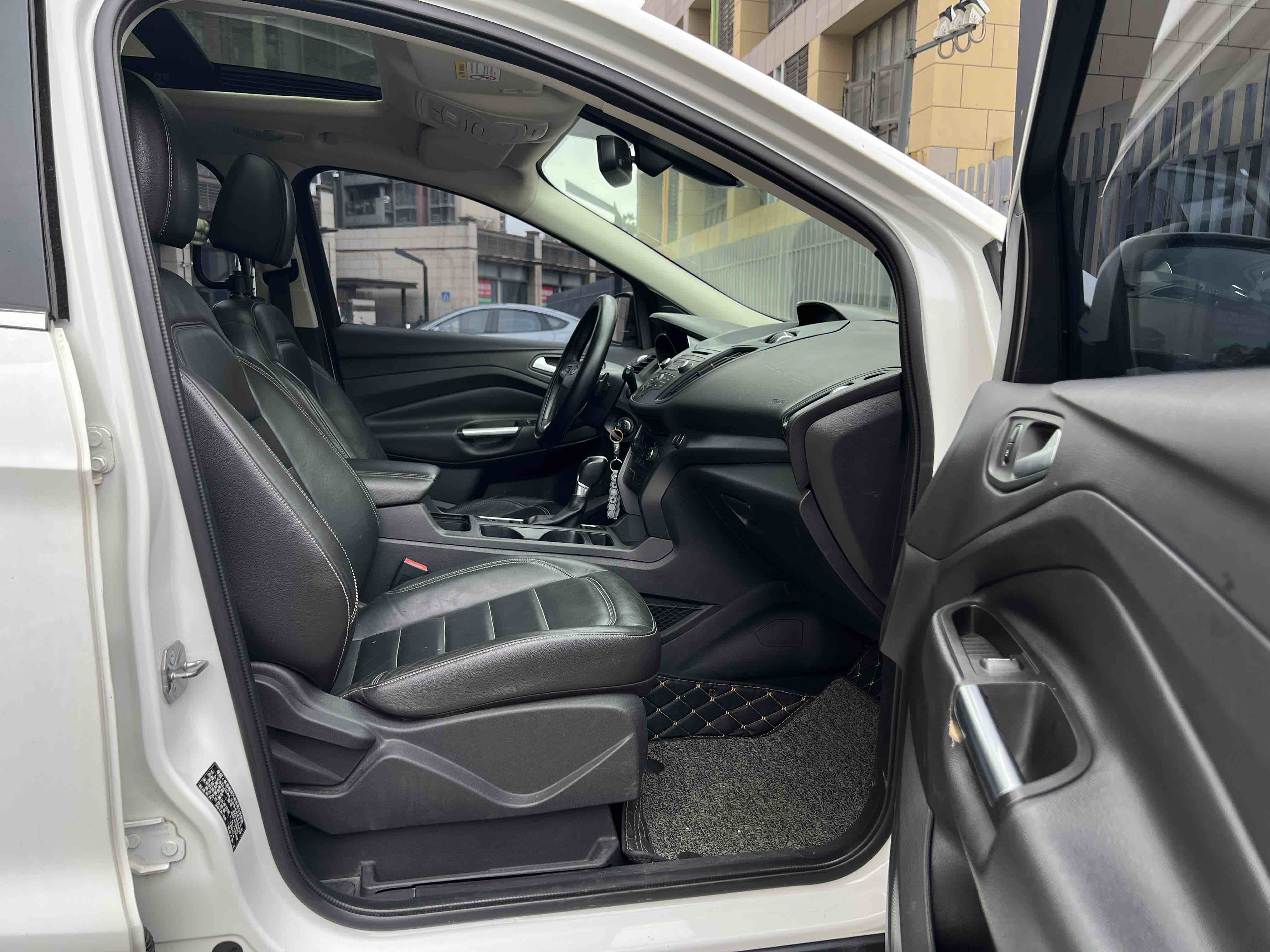 Ford Kuga 2017 car image #14