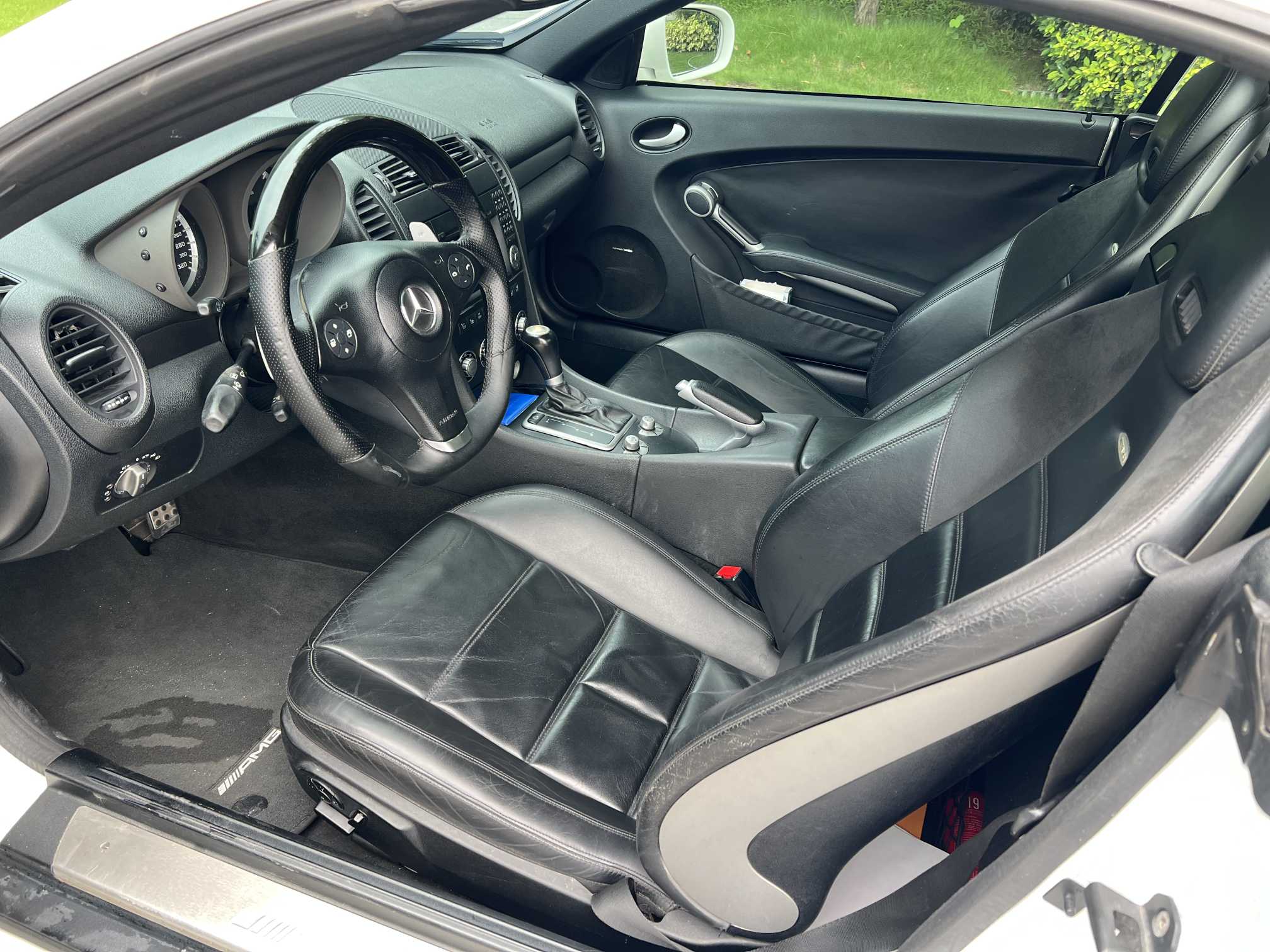 Mercedes-Benz SLK AMG 2010 car image #14