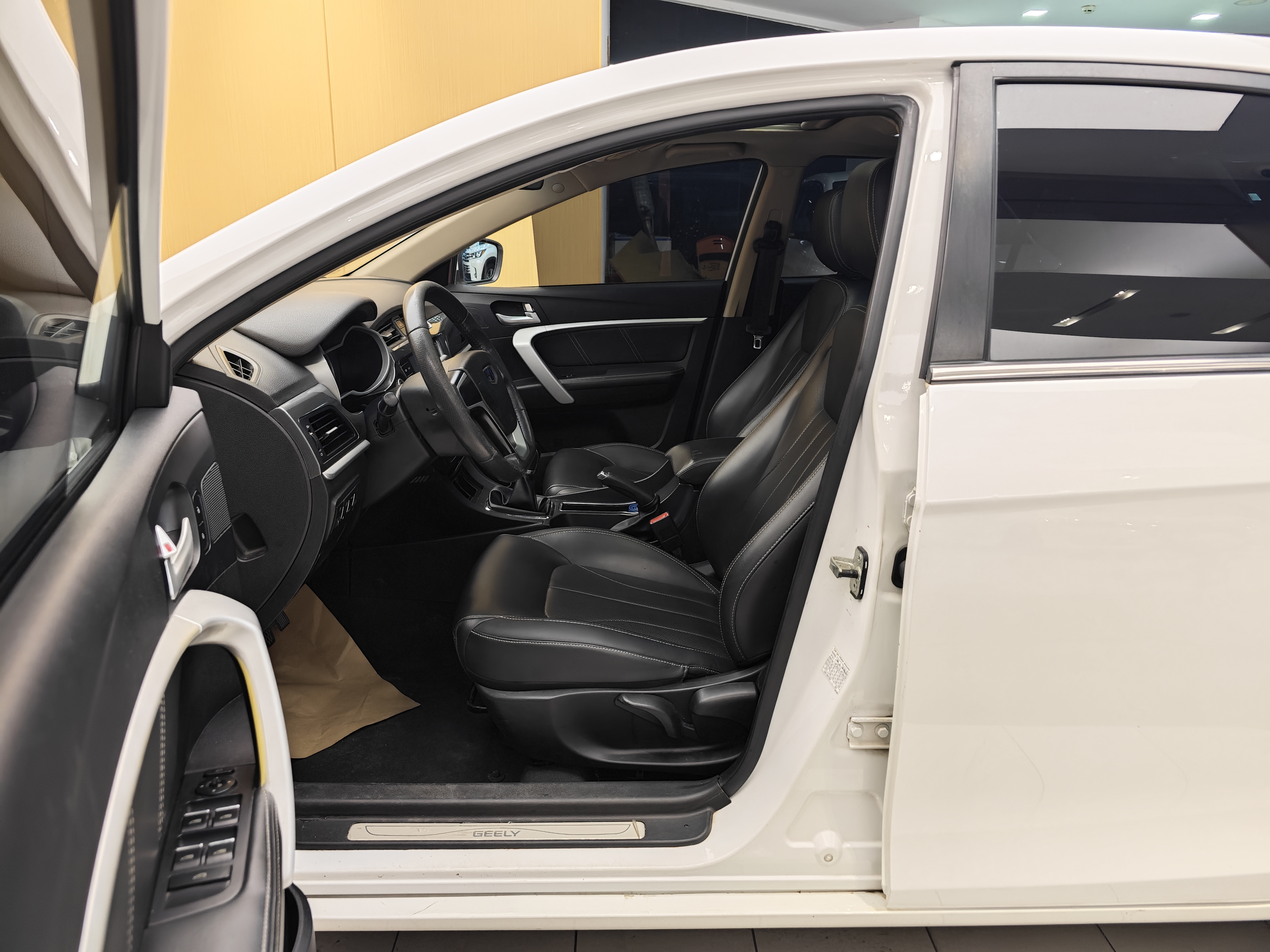 GEELY Emgrand 2018 car image #14