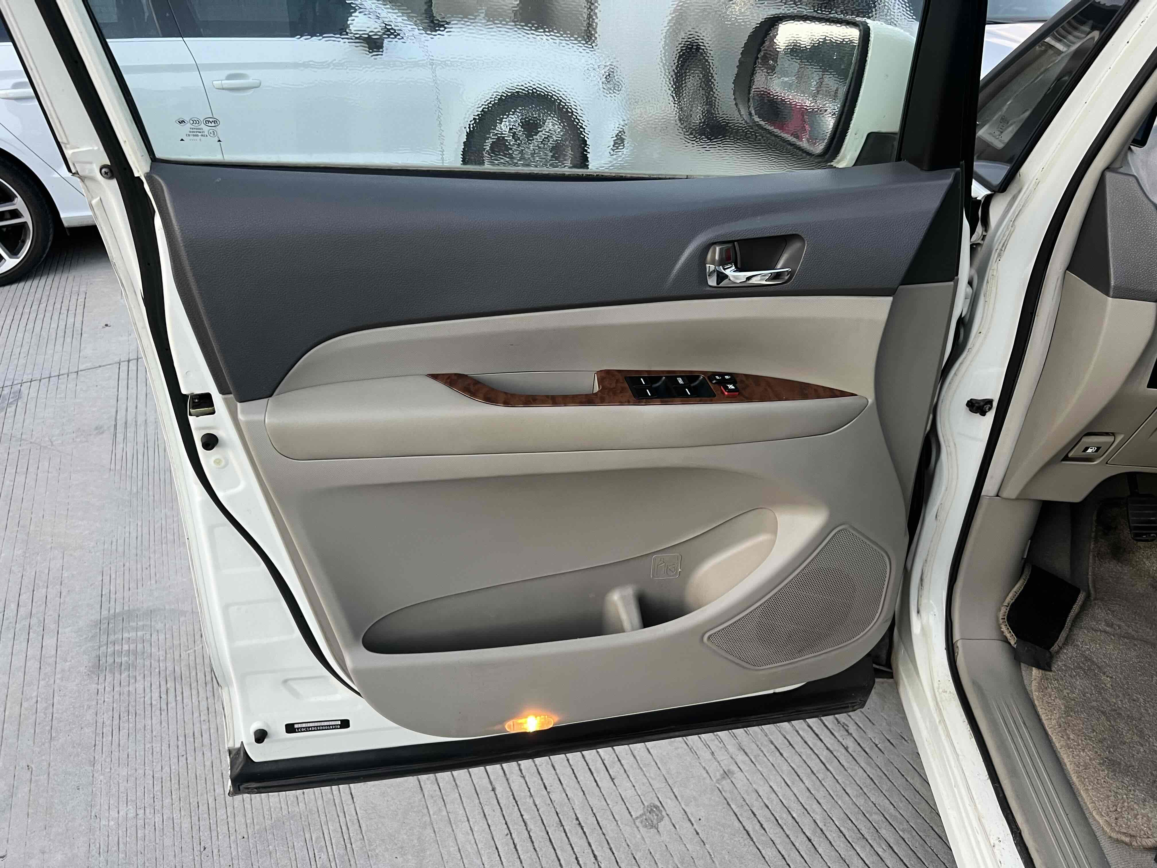 BYD M6 2014 car image #14