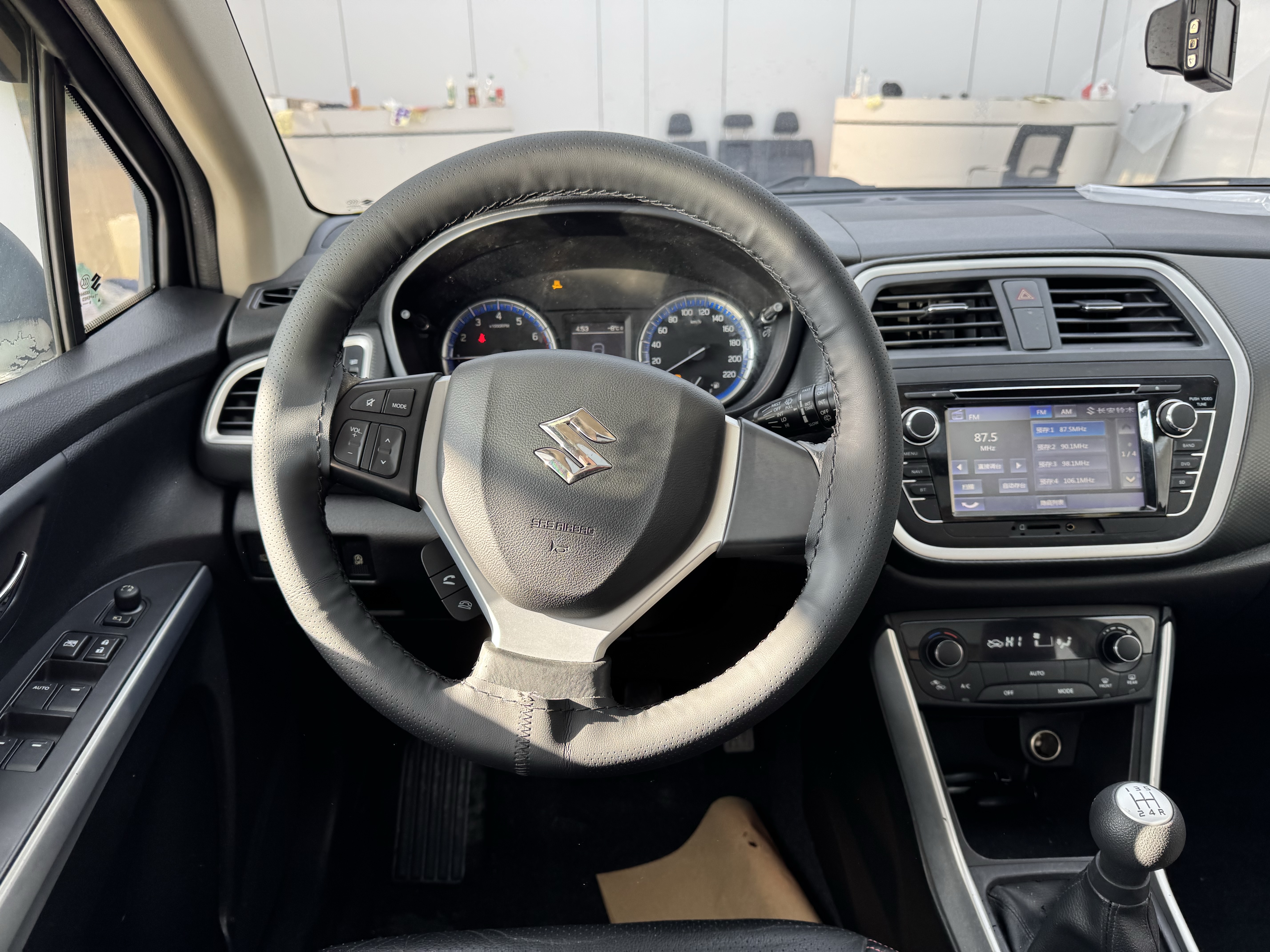 Suzuki S-Cross 2016 صورة سيارة #14