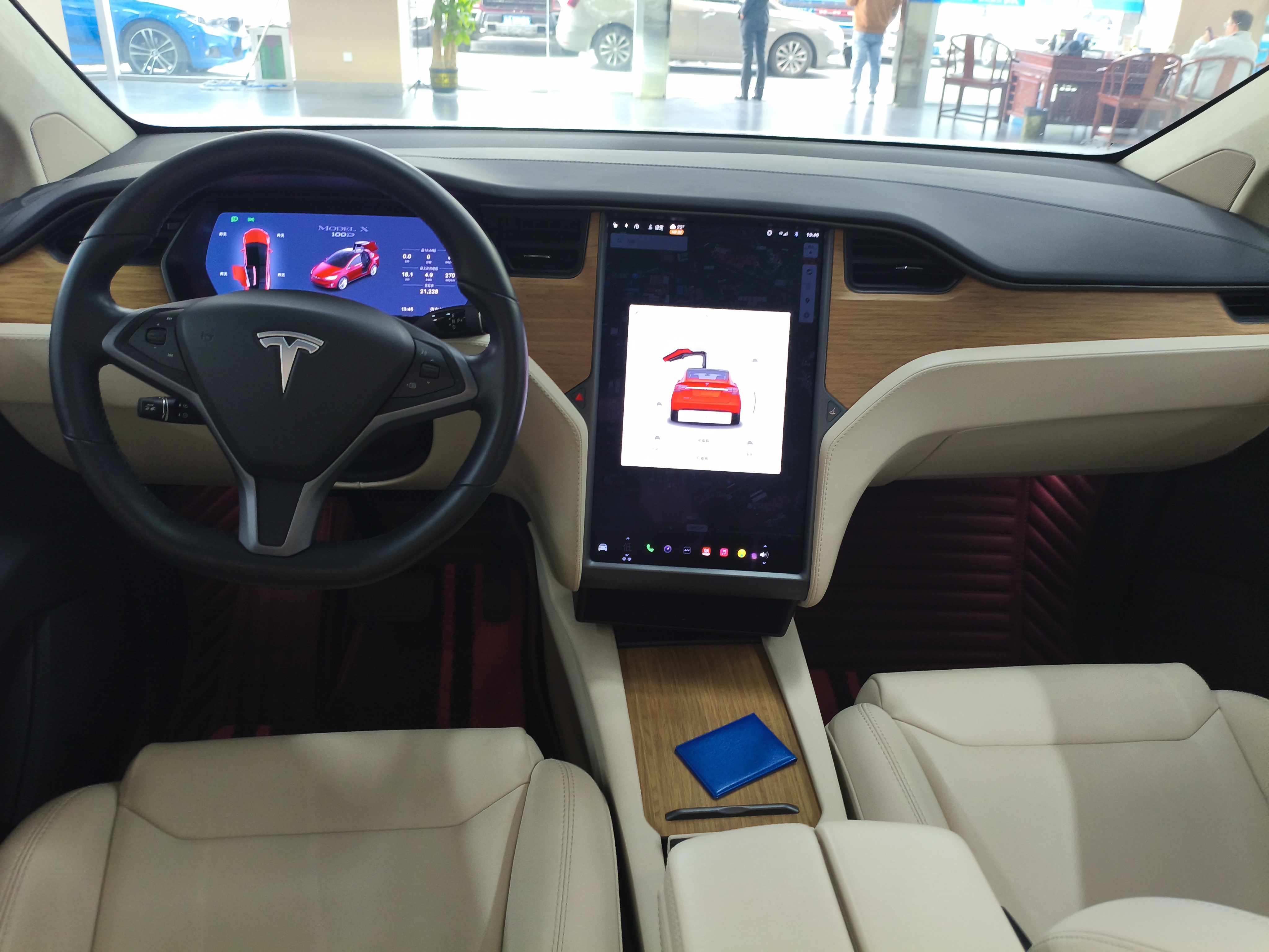 Tesla Model X 2018 car image #14