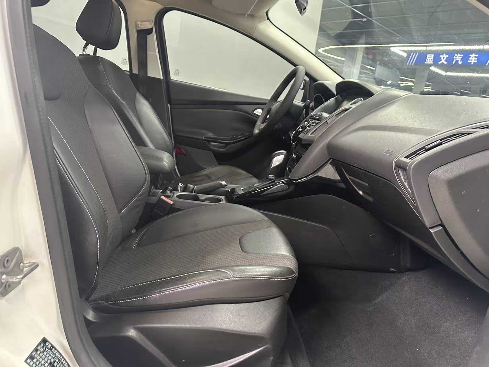 Ford Focus 2014 car image #14