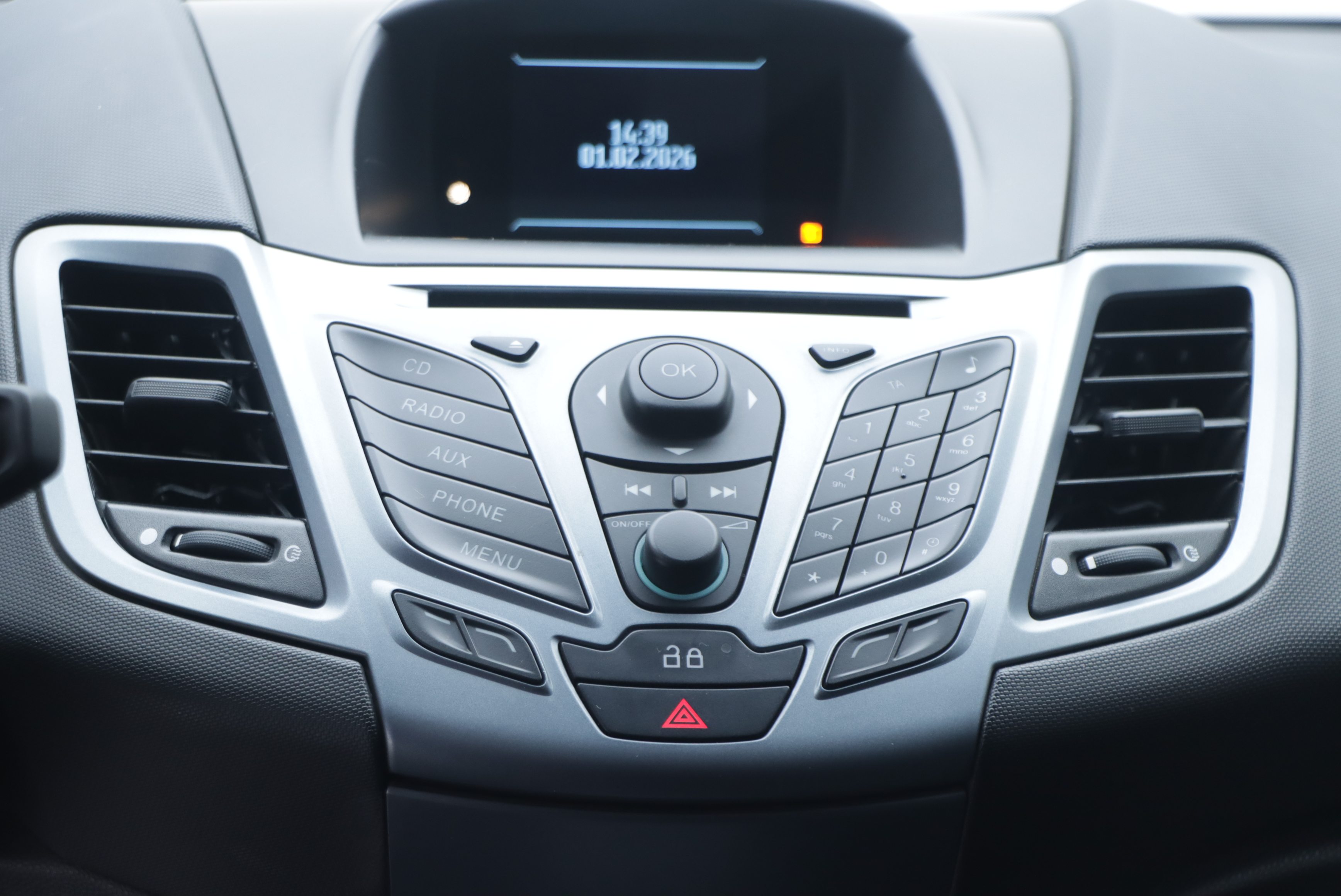 Ford Fiesta 2015 #14 Ford Fiesta 2015 car image #14