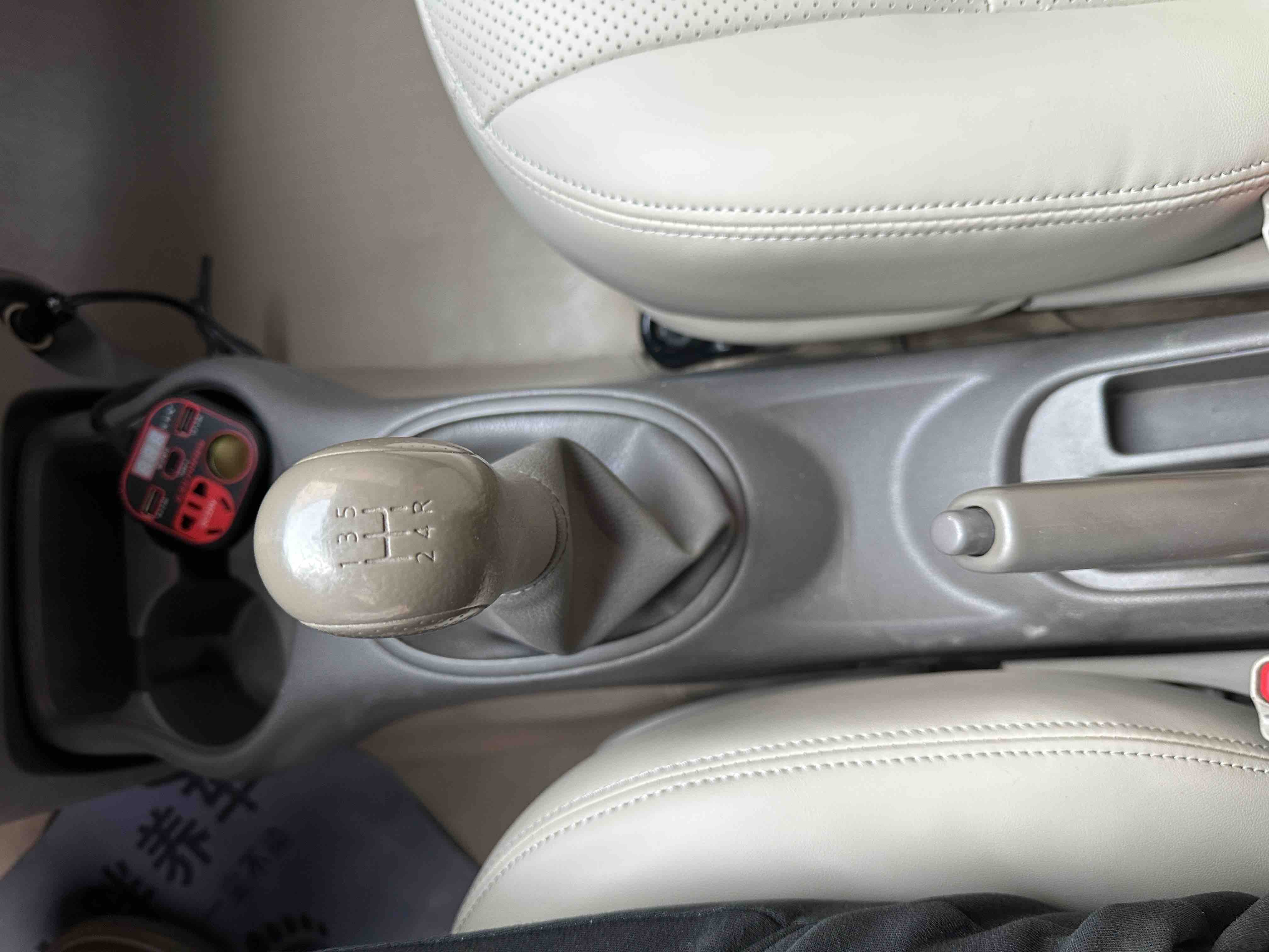 Nissan Sunny 2013 #14 Nissan Sunny 2013 car image #14
