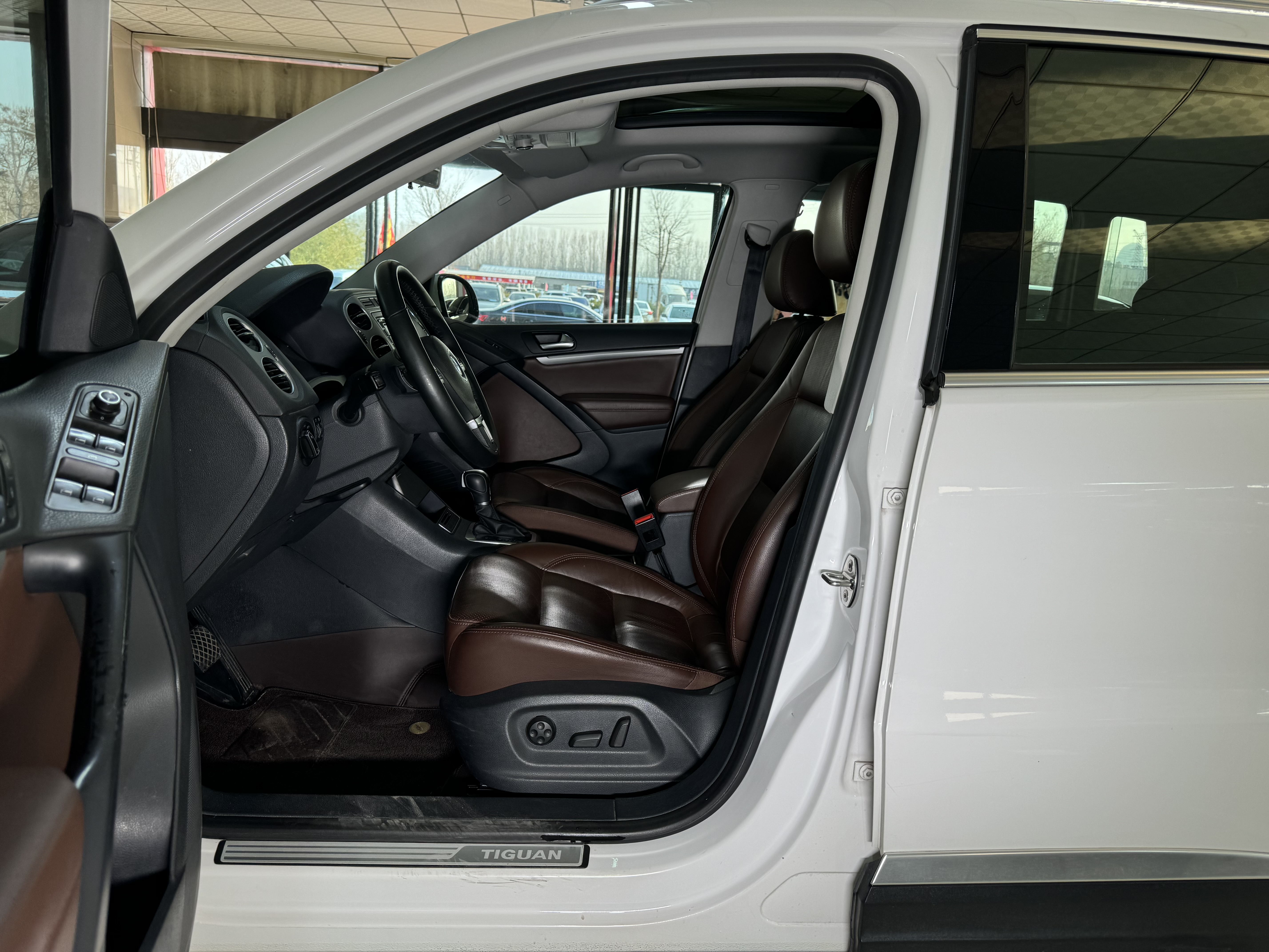 Volkswagen Tiguan 2014 car image #14