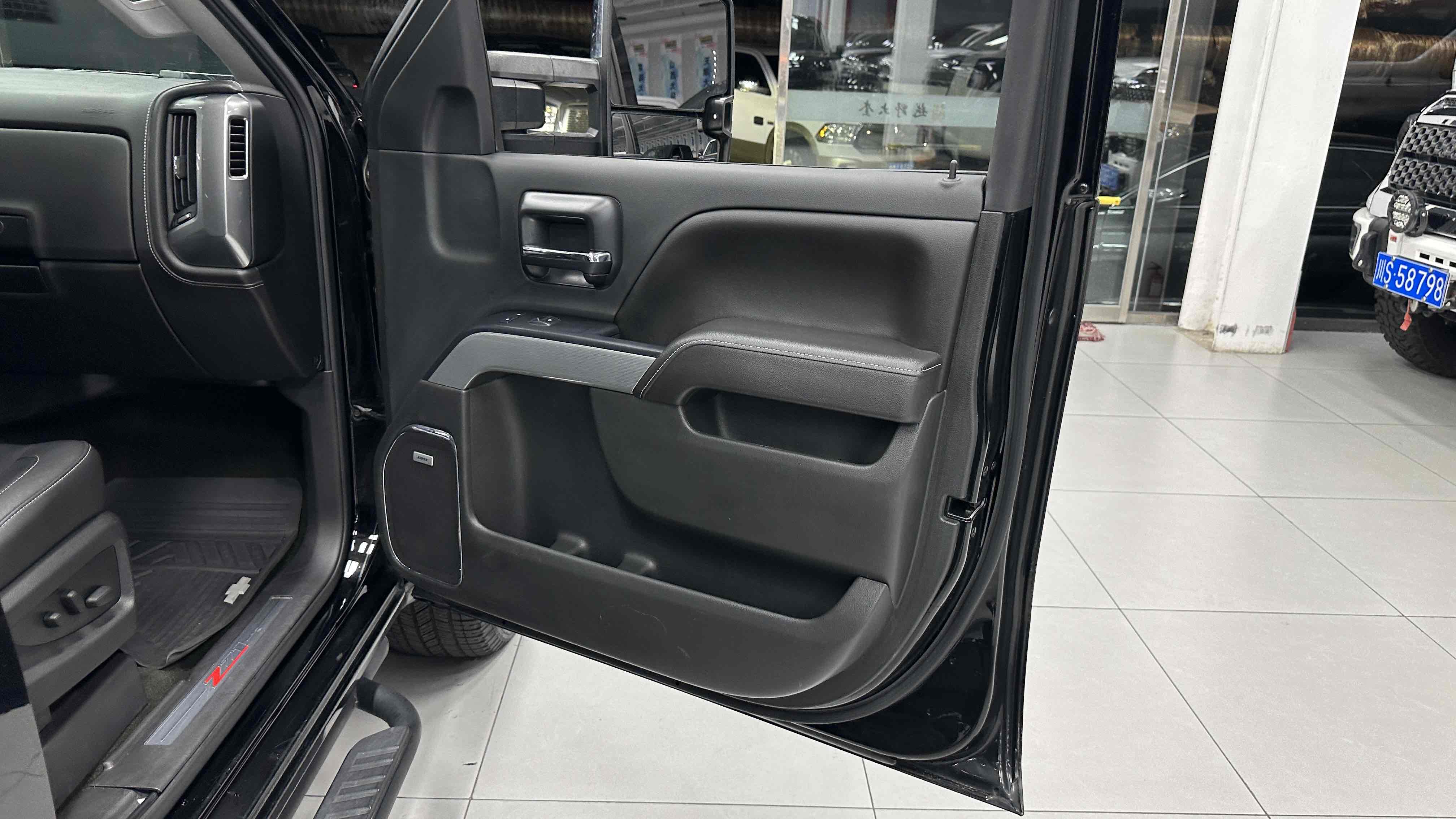 Chevrolet Silverado 2018 car image #14