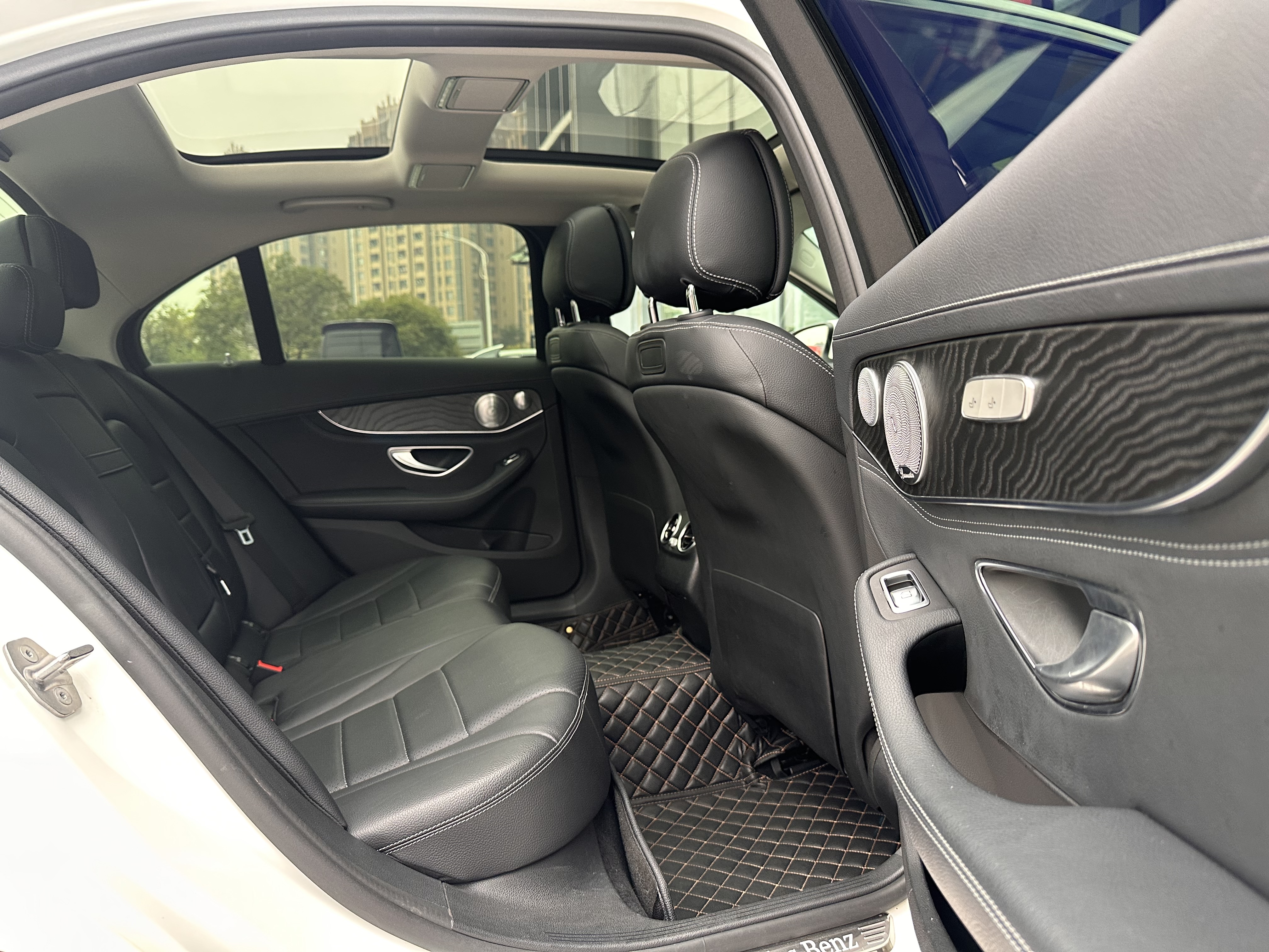 Mercedes-Benz C Class 2017 car image #14