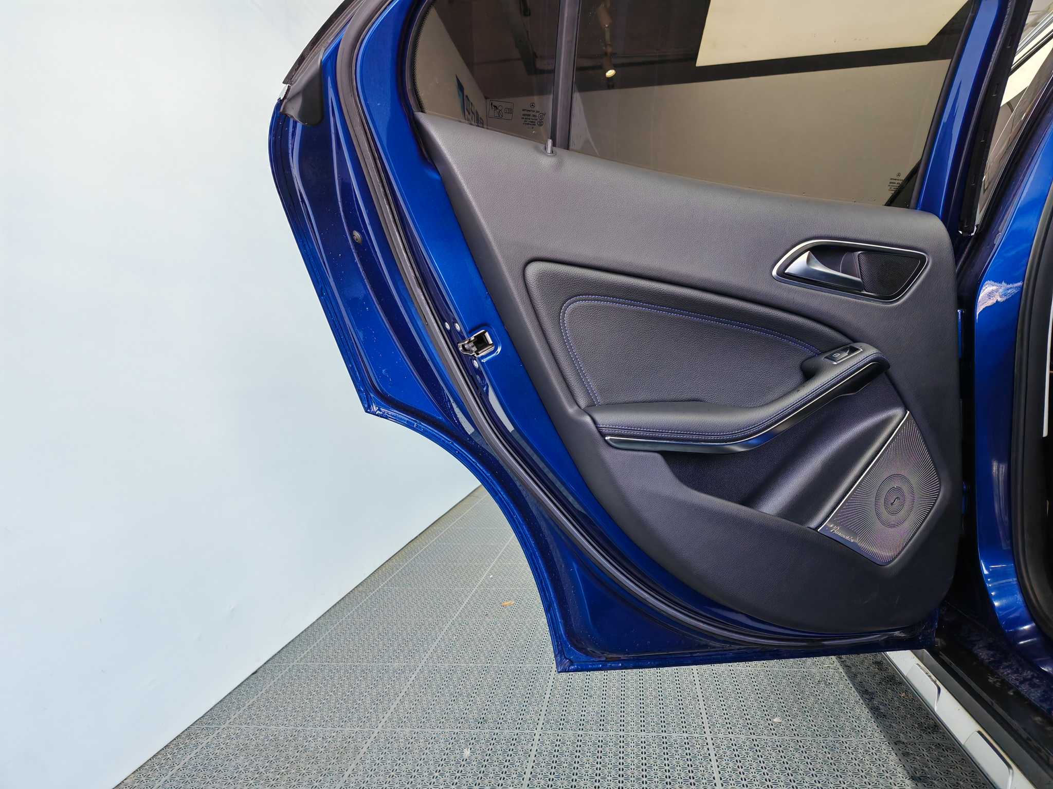 Mercedes-Benz GLA Class 2016 car image #14