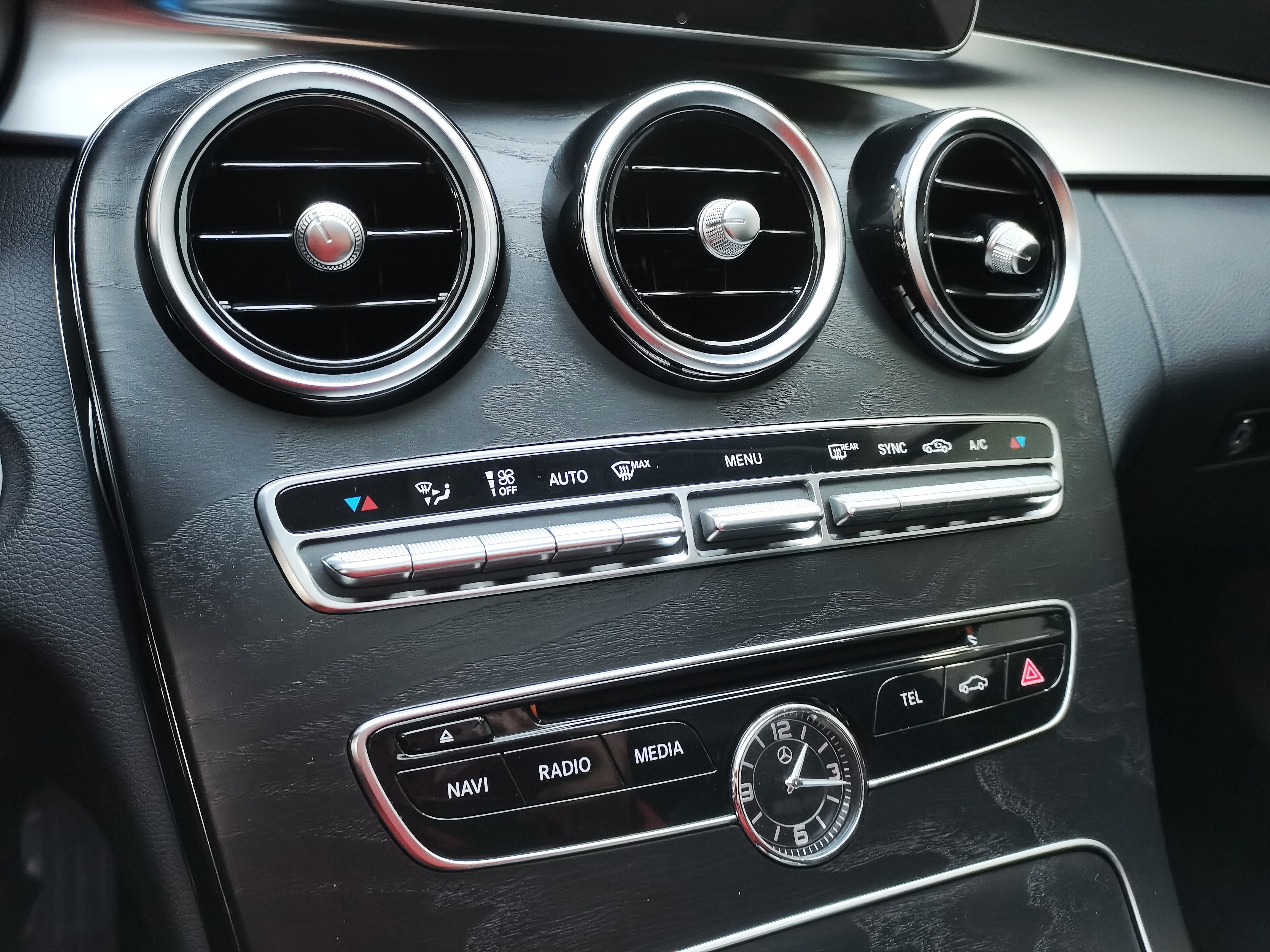 Mercedes-Benz C Class 2018 car image #14