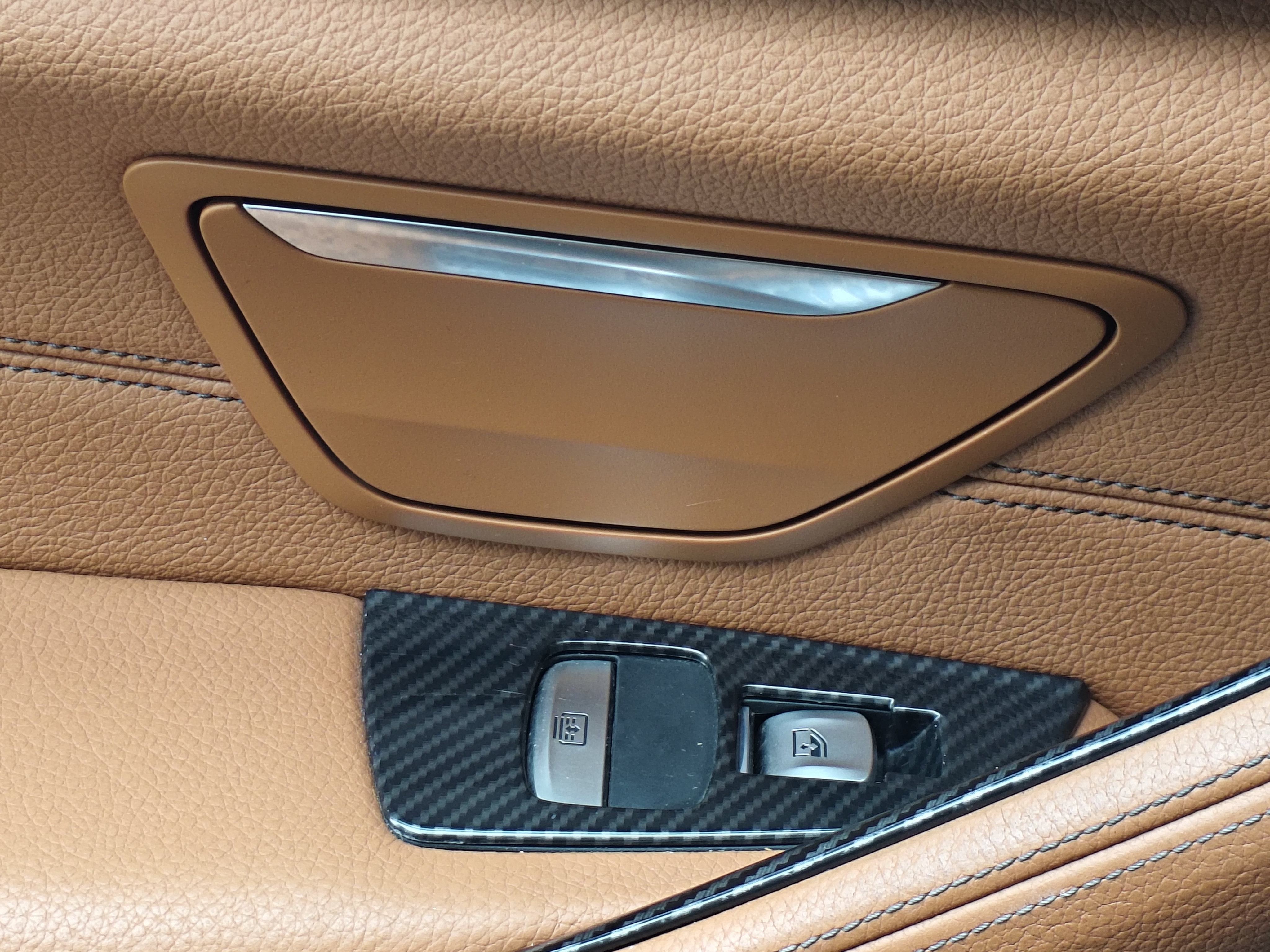 BMW 5 Series 2018 immagine di auto #14