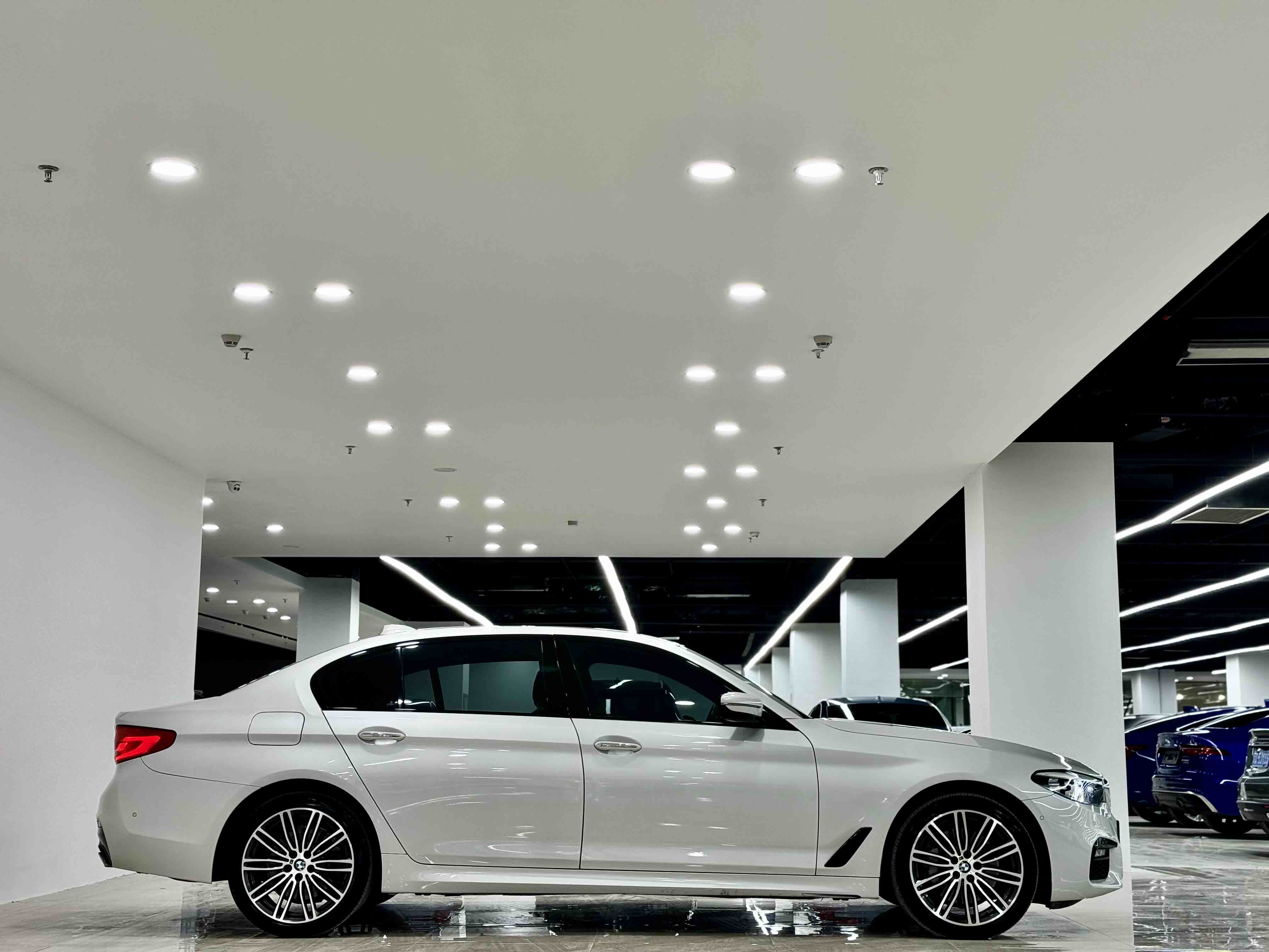 BMW 5 Series 2018 #14 BMW 5 Series 2018 car image #14