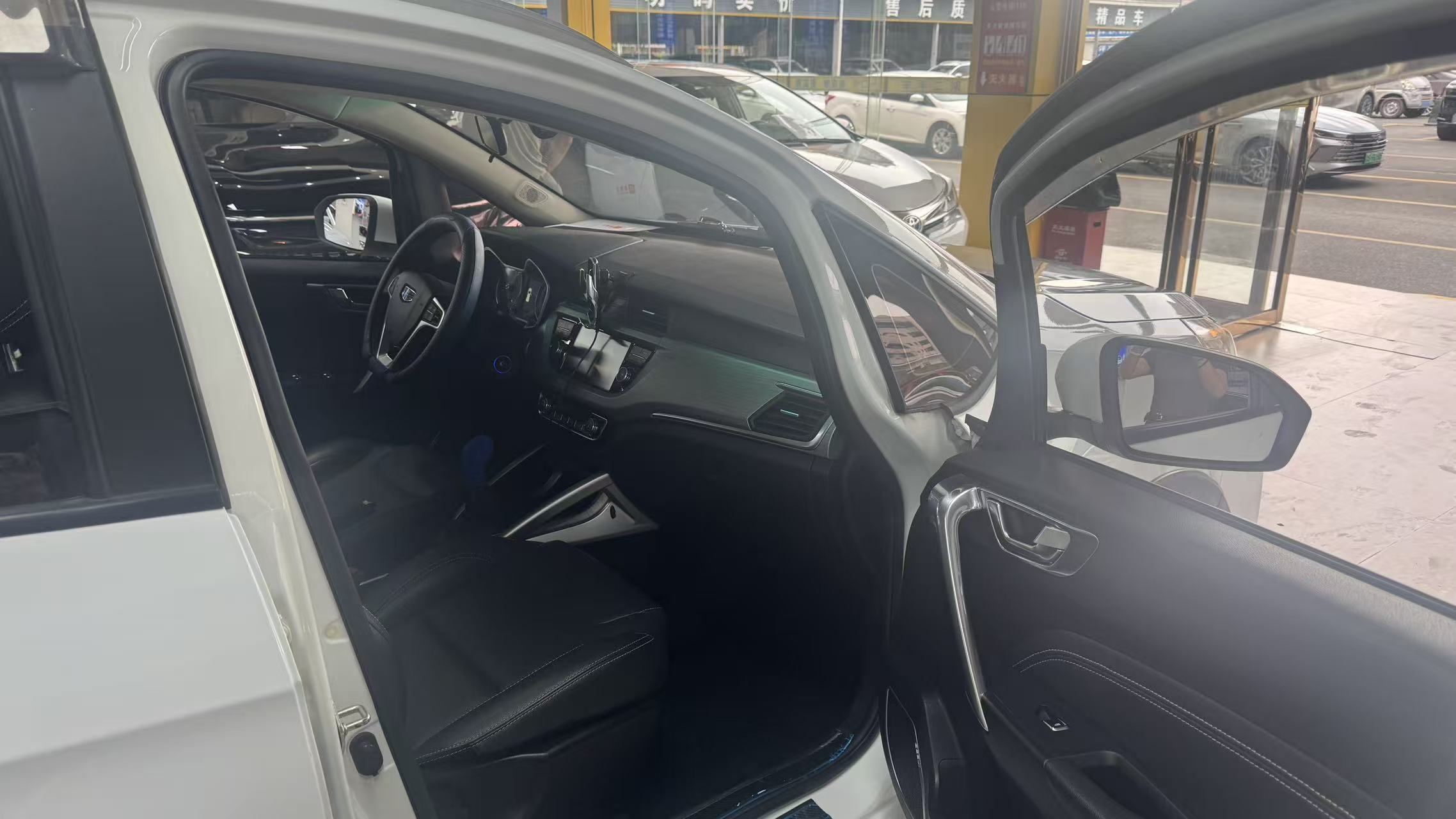 Vision X3 2018 car image #14